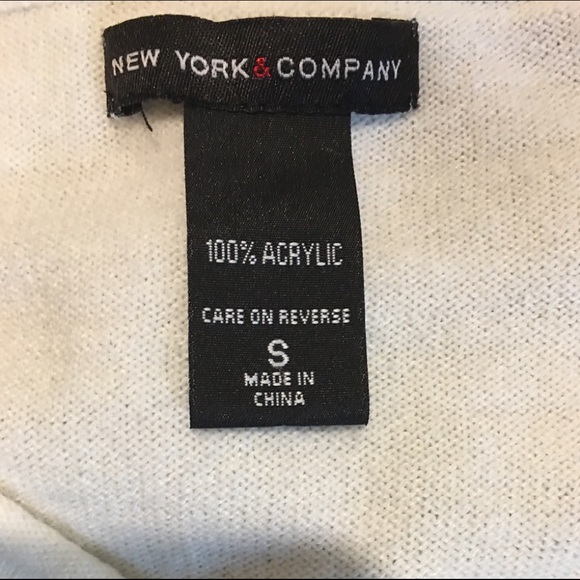 New York and Company Ladies V-neck sweater - Picture 2 of 4